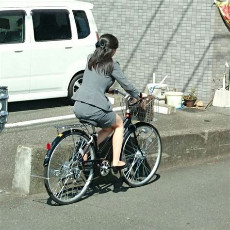 自転車盗撮|【OL自転車盗撮エロ画像】タイトスカートでチャリに乗る素人。